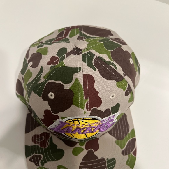 47’ Brand Snap Back (Los Angeles Lakers) OSFA - Picture 4 of 7